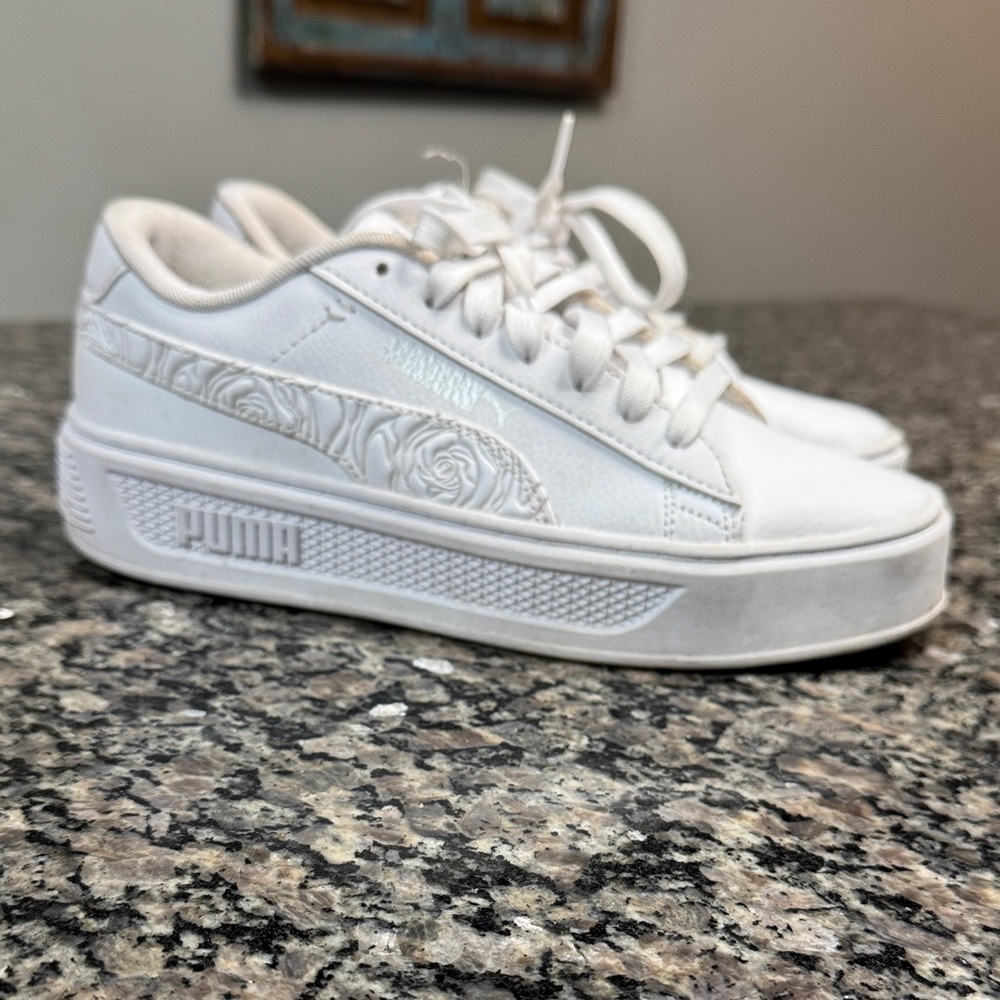 PUMA Women's Floral Embossed Cali Dream White Sneakers EUC 7.5